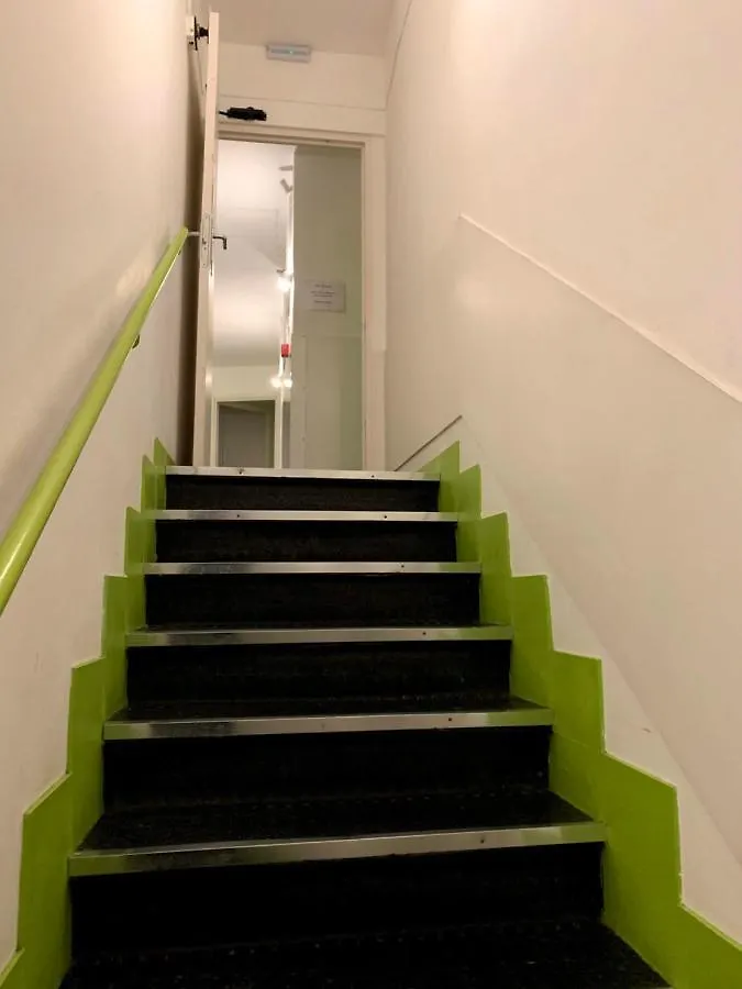 Central And Basic Universitat For Young Hostel Barcelone