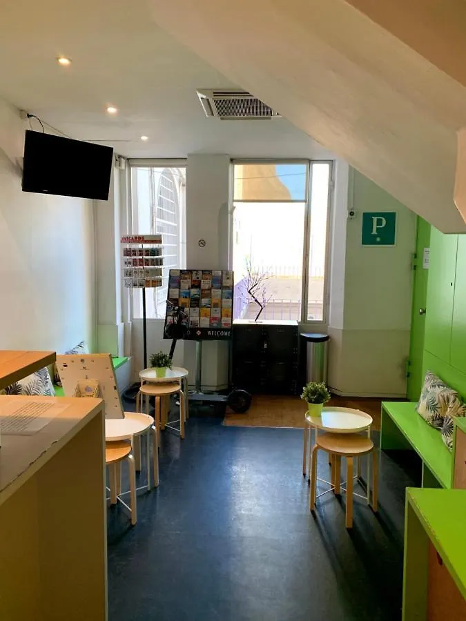 Central And Basic Universitat For Young Hostel バルセロナ ゲストハウス