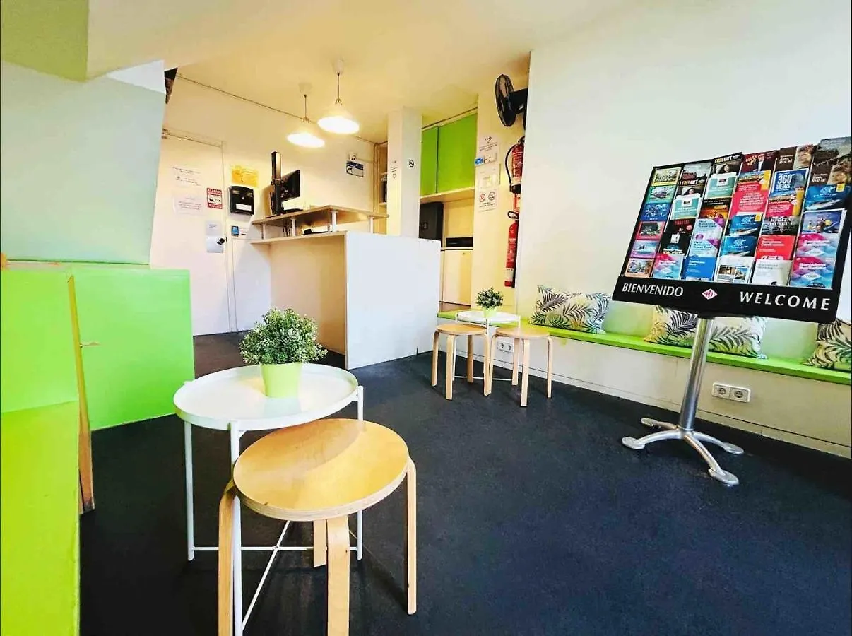 Central And Basic Universitat For Young Hostel Barcelone