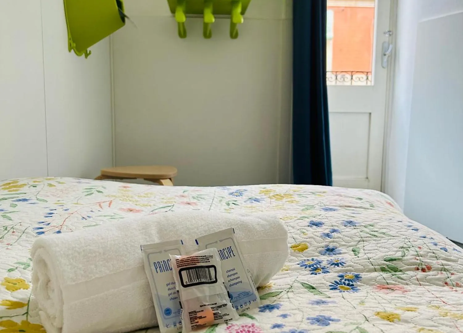 Central And Basic Universitat For Young Hostel バルセロナ