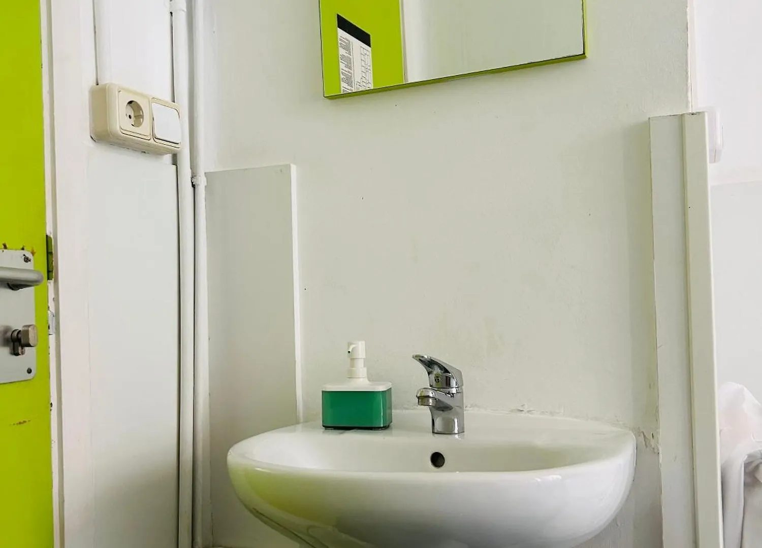 Central And Basic Universitat For Young Hostel Barcelone