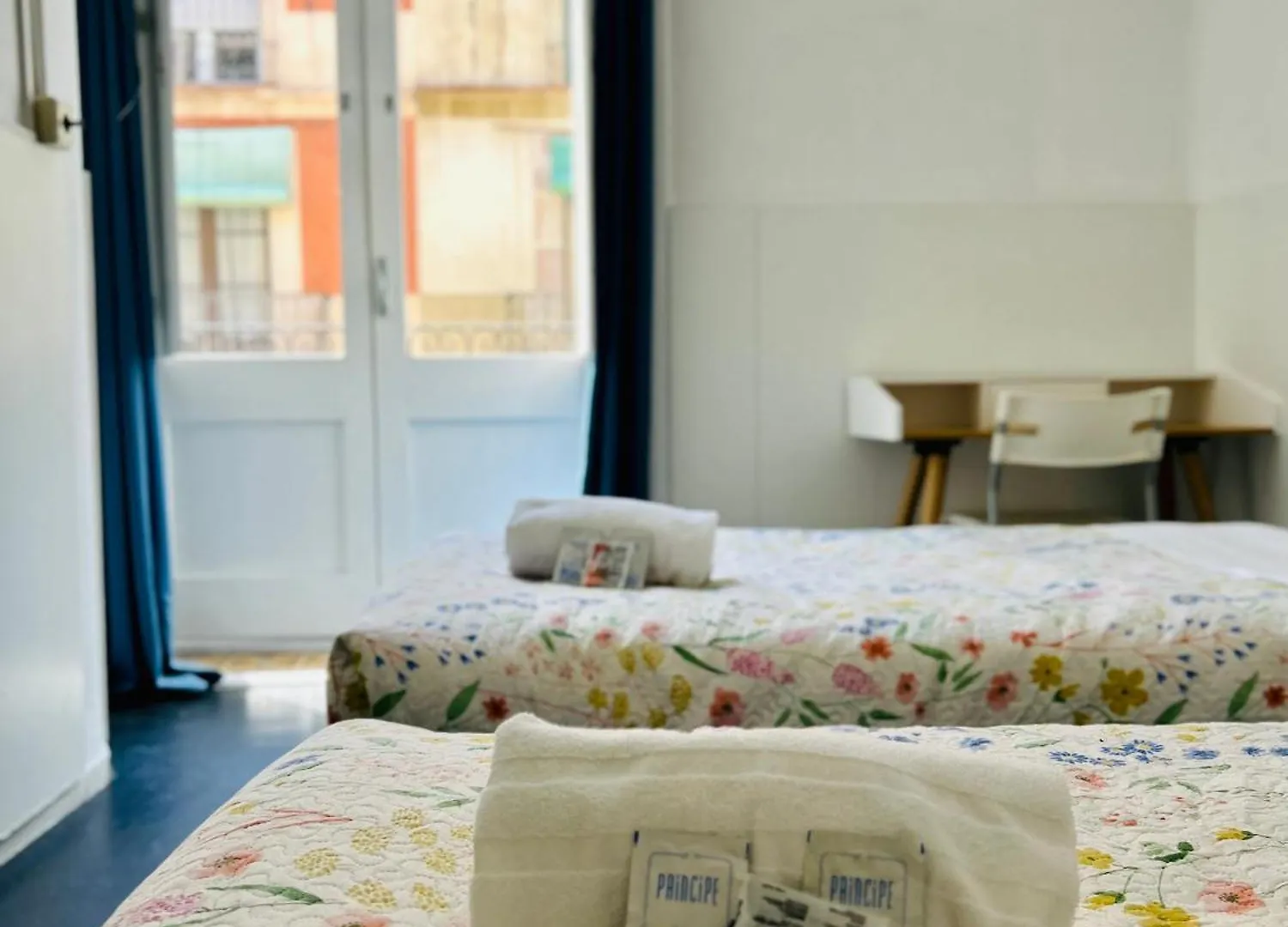 Central And Basic Universitat For Young Hostel Barcelone 0*,  Espagne