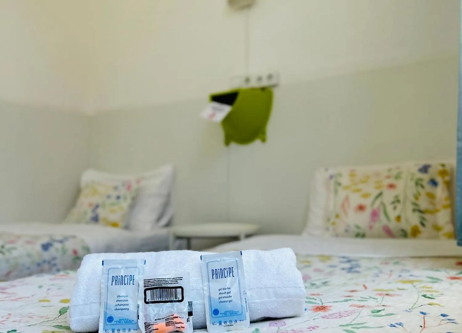 Central And Basic Universitat For Young Hostel Barcelone 0*,  Espagne