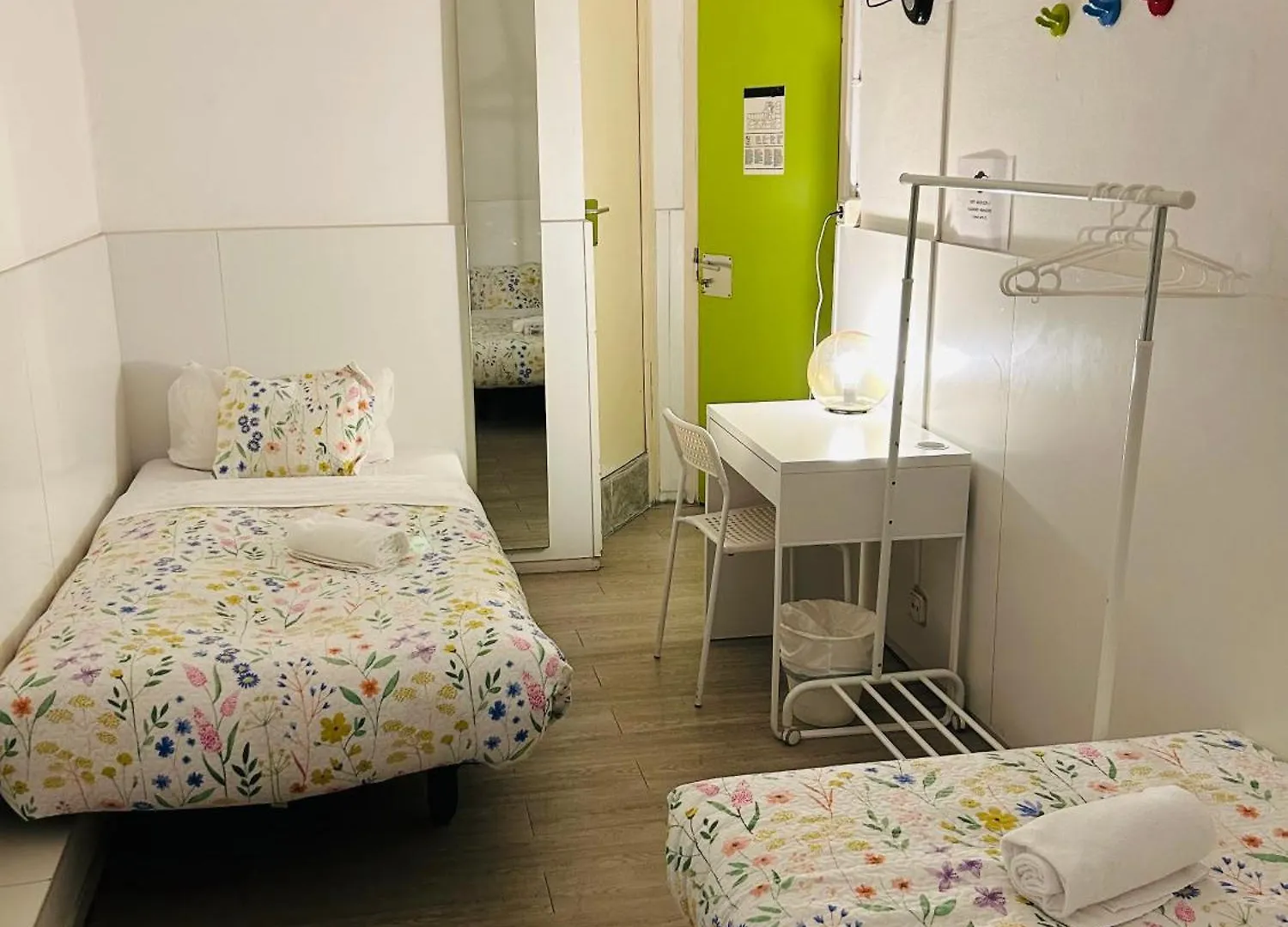 Central And Basic Universitat For Young Hostel Barcelone 0*,