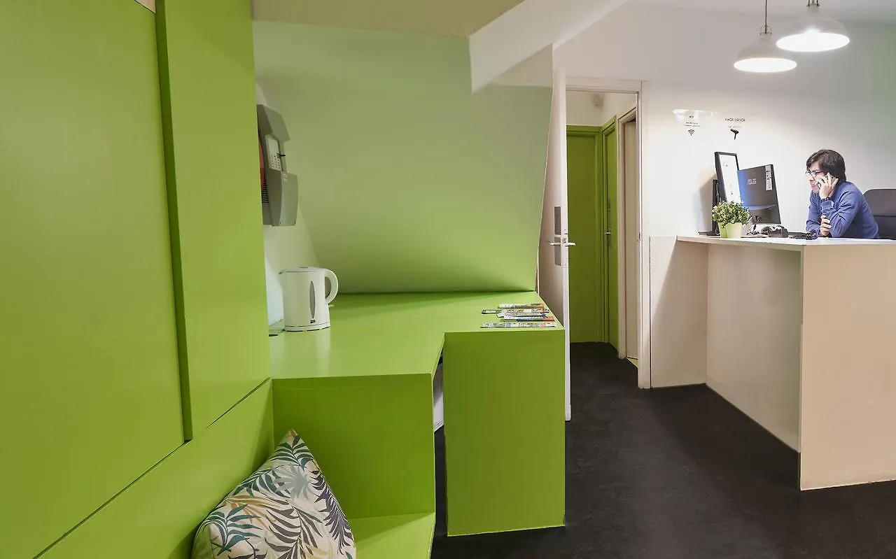 Central And Basic Universitat For Young Hostel バルセロナ スペイン