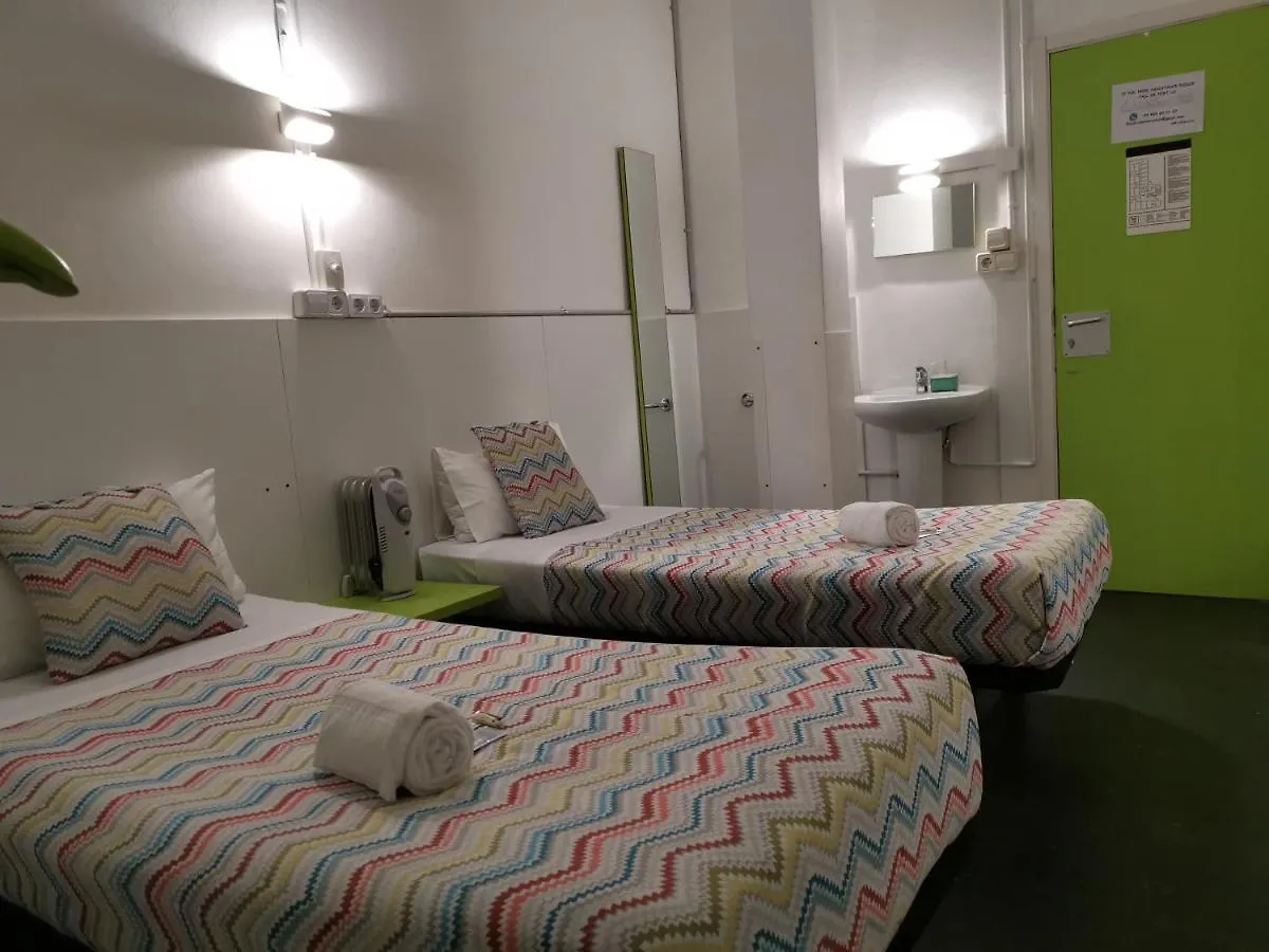 Central And Basic Universitat For Young Hostel Barcelone Maison d'hôtes