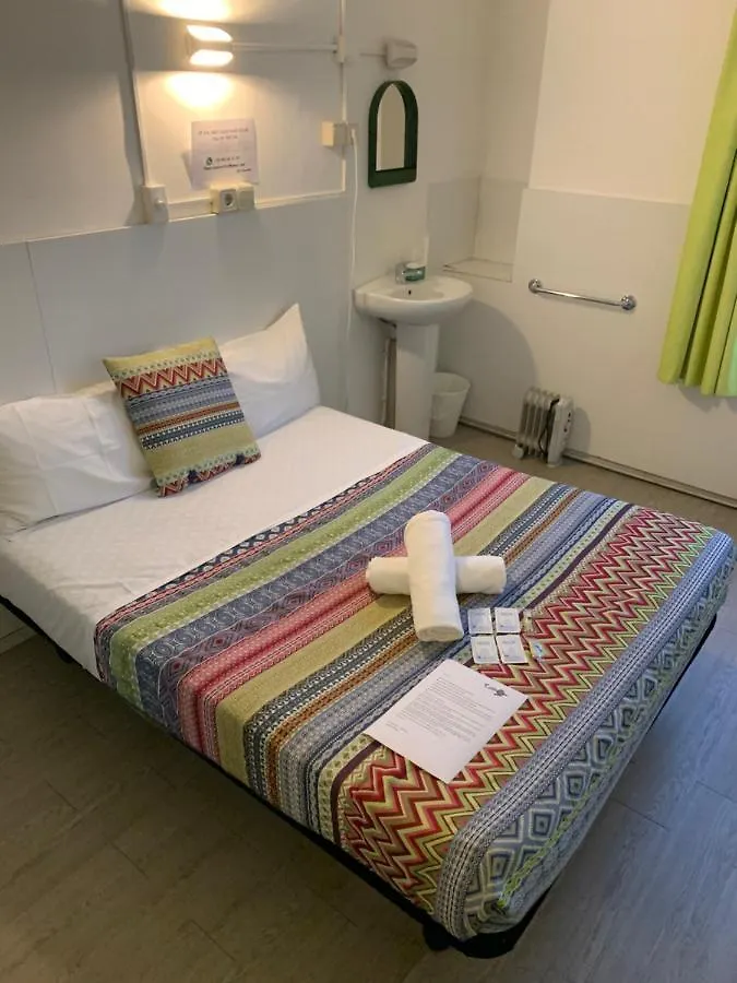 Central And Basic Universitat For Young Hostel Barcelone 0*,  Espagne