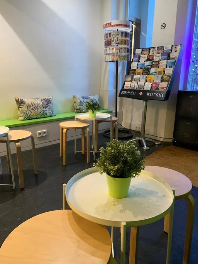 Central And Basic Universitat For Young Hostel バルセロナ ゲストハウス